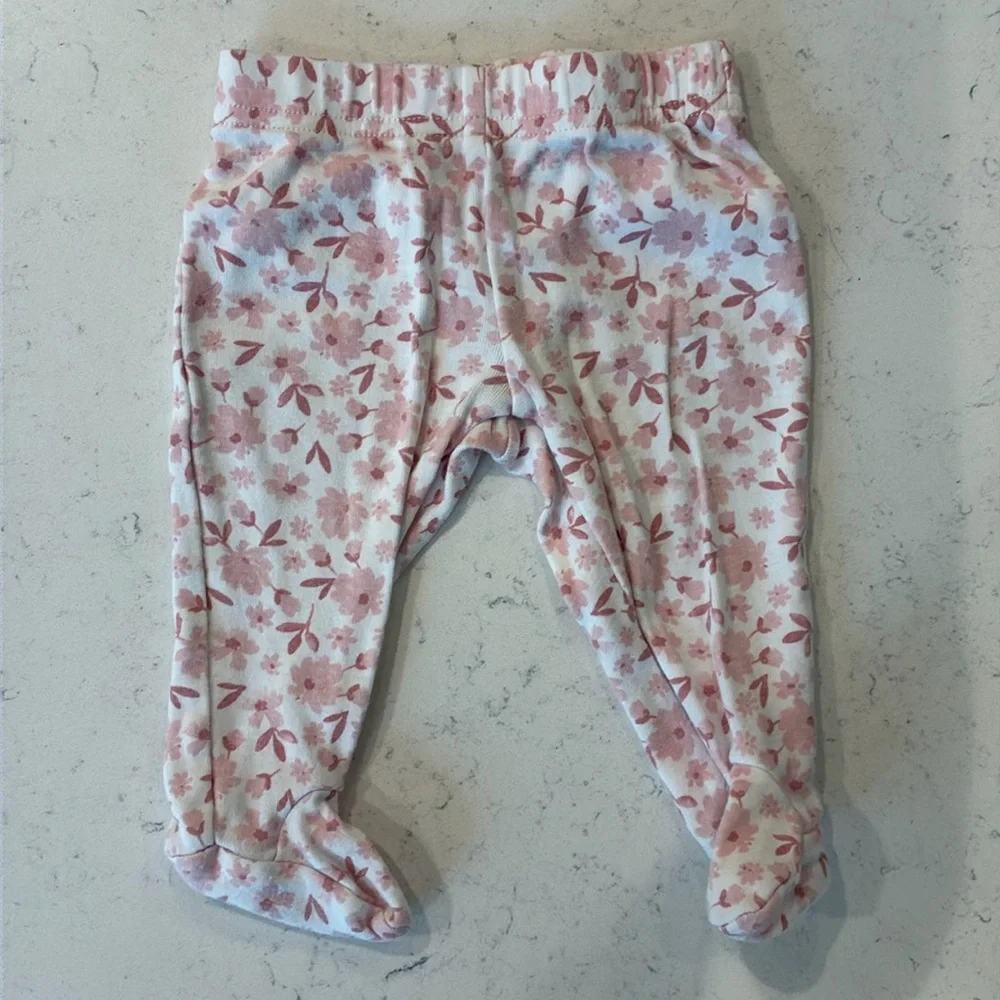 Just One You 4-pack of Onesies with Matching 2-pack of footie pants. Size 3M